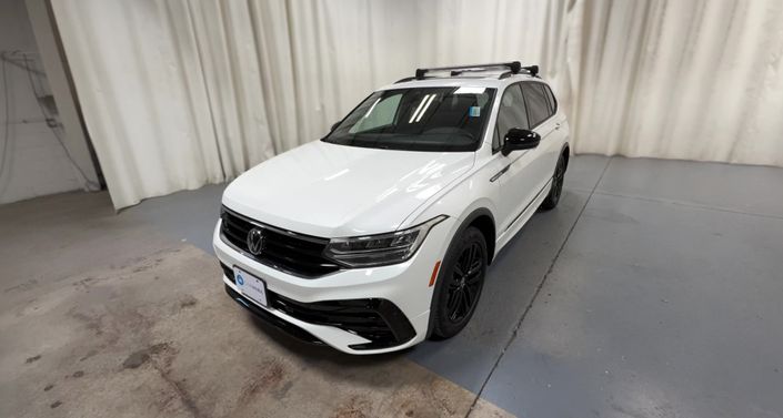 Thumbnail: 2022 Volkswagen Tiguan - 1