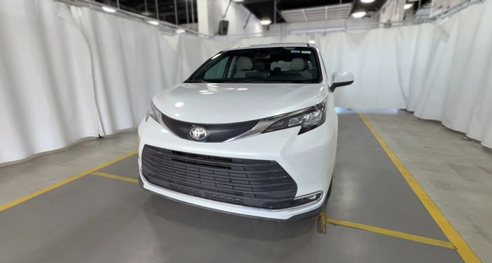Thumbnail: 2022 Toyota Sienna - 1