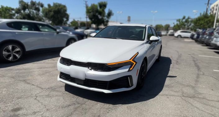 Thumbnail: 2025 Kia K5 - 1