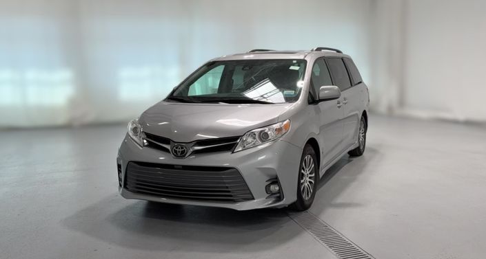 Thumbnail: 2018 Toyota Sienna - 1