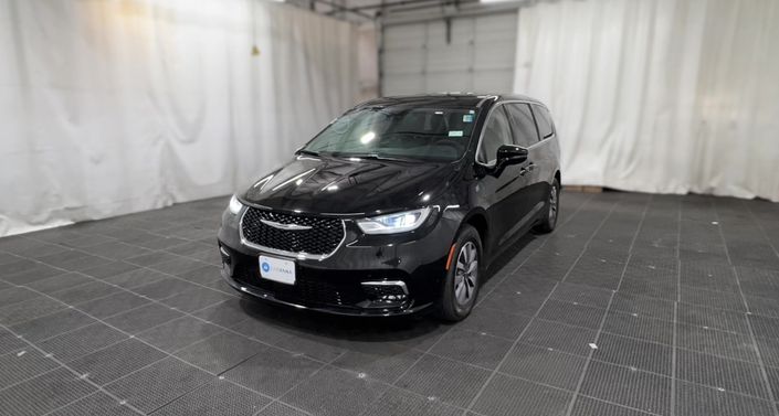 Thumbnail: 2024 Chrysler Pacifica - 1