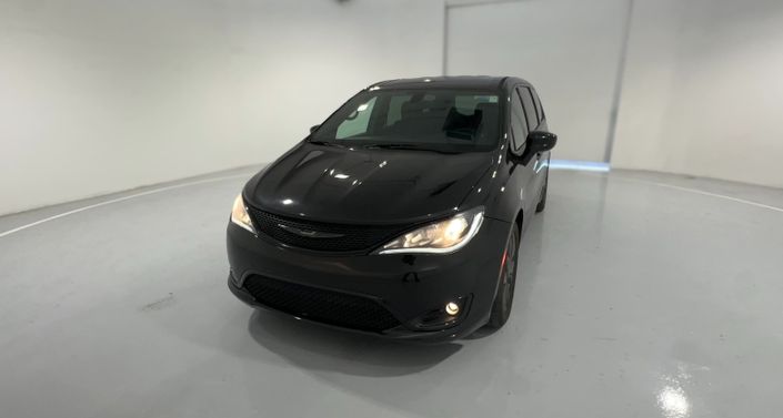 Thumbnail: 2018 Chrysler Pacifica - 1