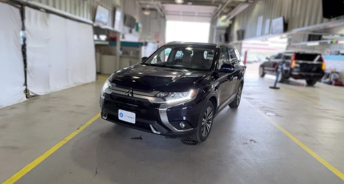 Thumbnail: 2020 Mitsubishi Outlander - 1