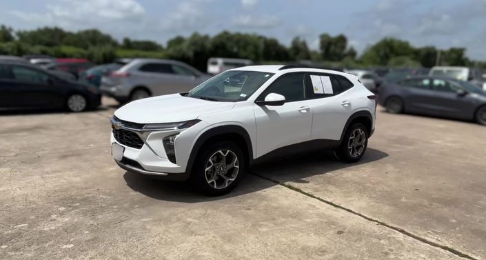 Thumbnail: 2025 Chevrolet Trax - 1