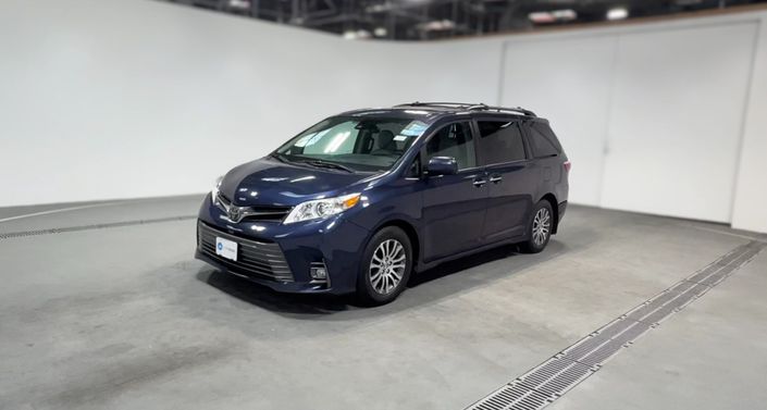 Thumbnail: 2018 Toyota Sienna - 1