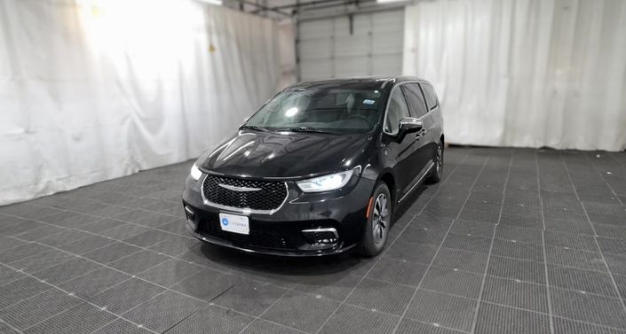Thumbnail: 2023 Chrysler Pacifica - 1
