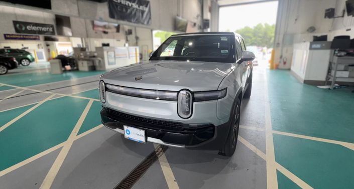 Thumbnail: 2025 Rivian R1S - 1