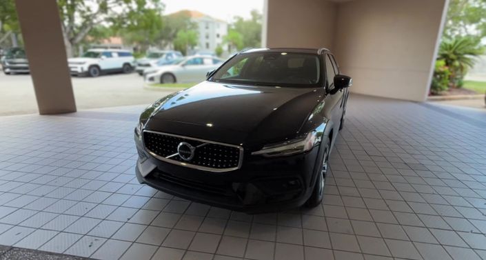 Thumbnail: 2025 Volvo V60 - 1