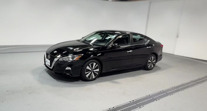 Thumbnail: 2022 Nissan Altima - 1