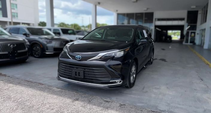 Thumbnail: 2024 Toyota Sienna - 1