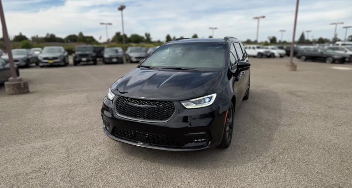Thumbnail: 2025 Chrysler Pacifica - 1