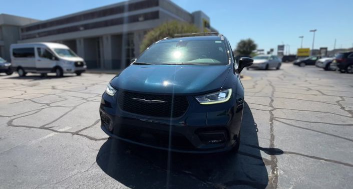 Thumbnail: 2025 Chrysler Pacifica - 1