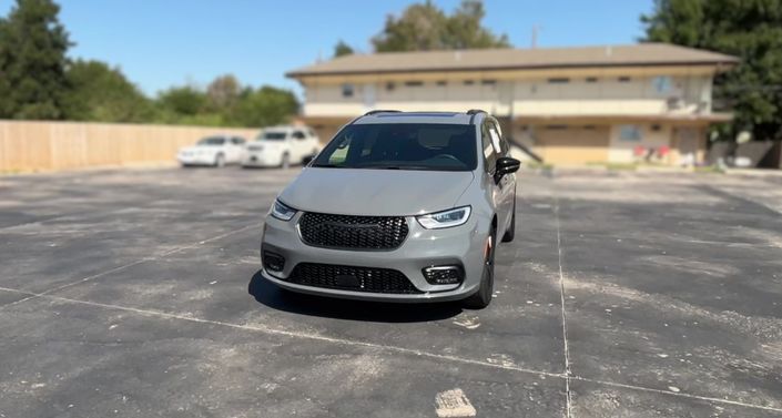 Thumbnail: 2025 Chrysler Pacifica - 1