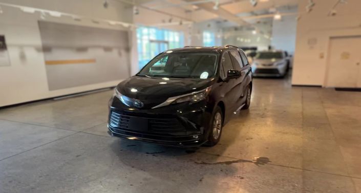 Thumbnail: 2025 Toyota Sienna - 1