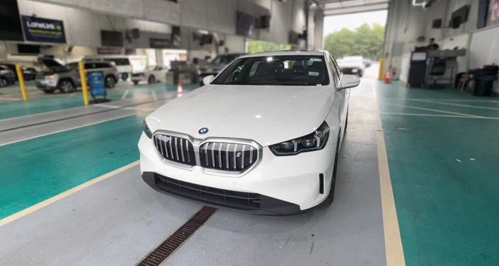 2025 BMW i5 xDrive40 -
                  Yaphank, NY