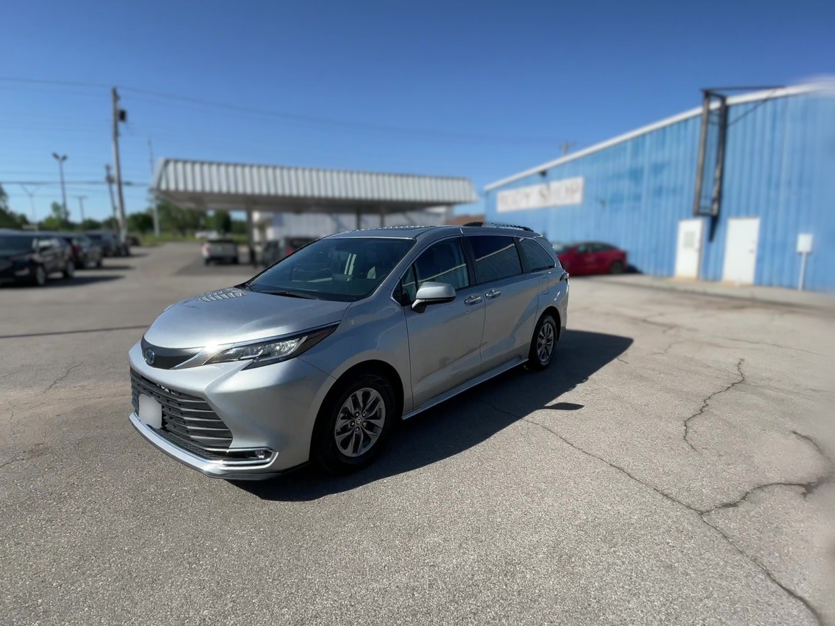 Used 2023 Toyota Sienna | Carvana