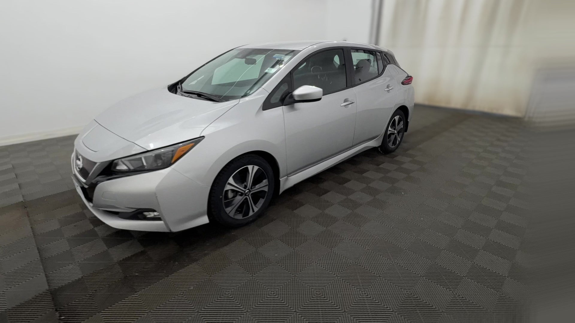 2021 Nissan LEAF vehicle photo