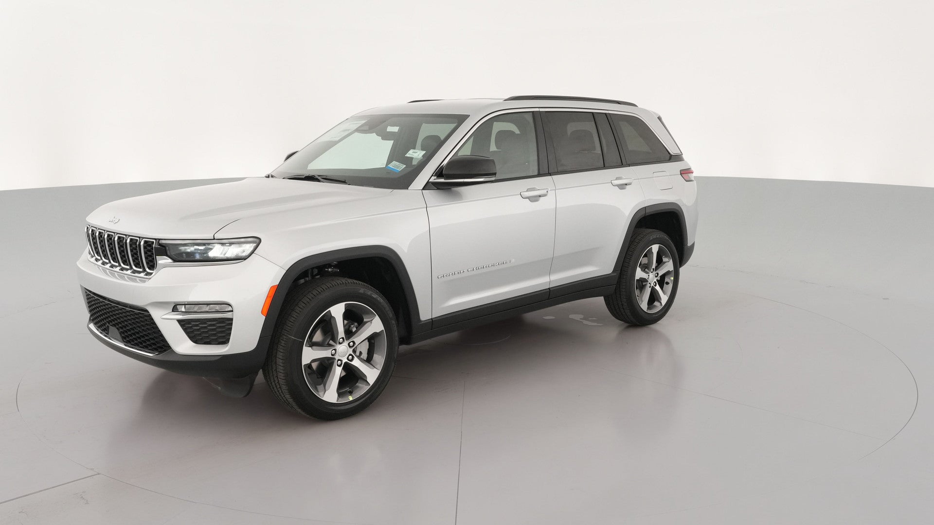 2025 Jeep Grand Cherokee vehicle photo