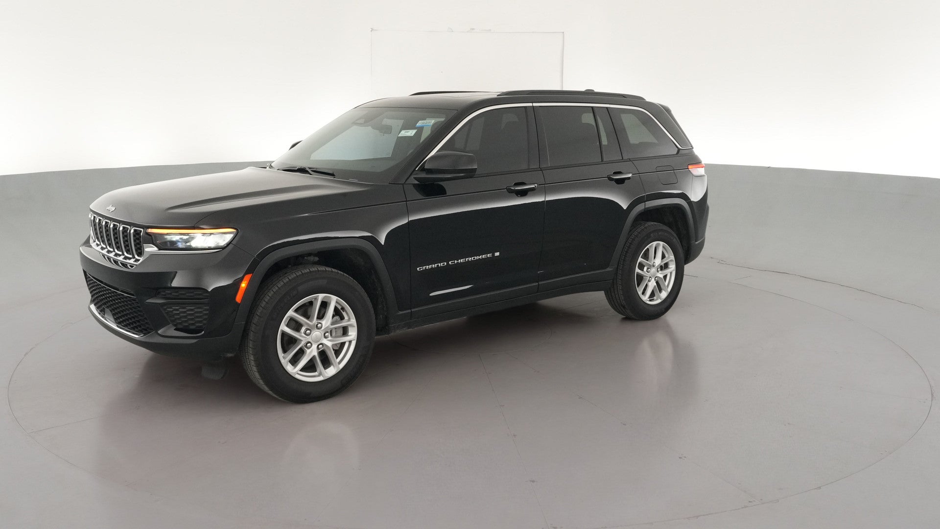 2025 Jeep Grand Cherokee vehicle photo