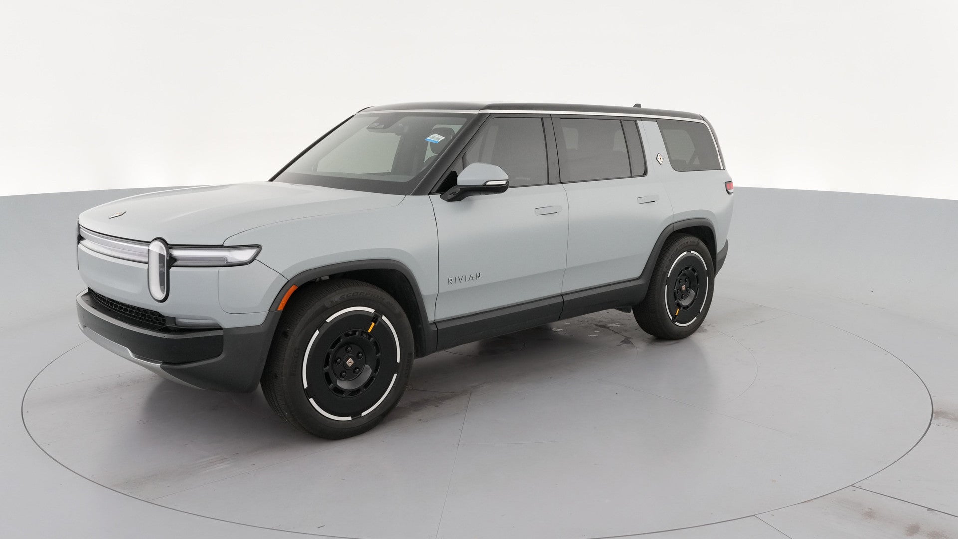 2025 Rivian R1S vehicle photo