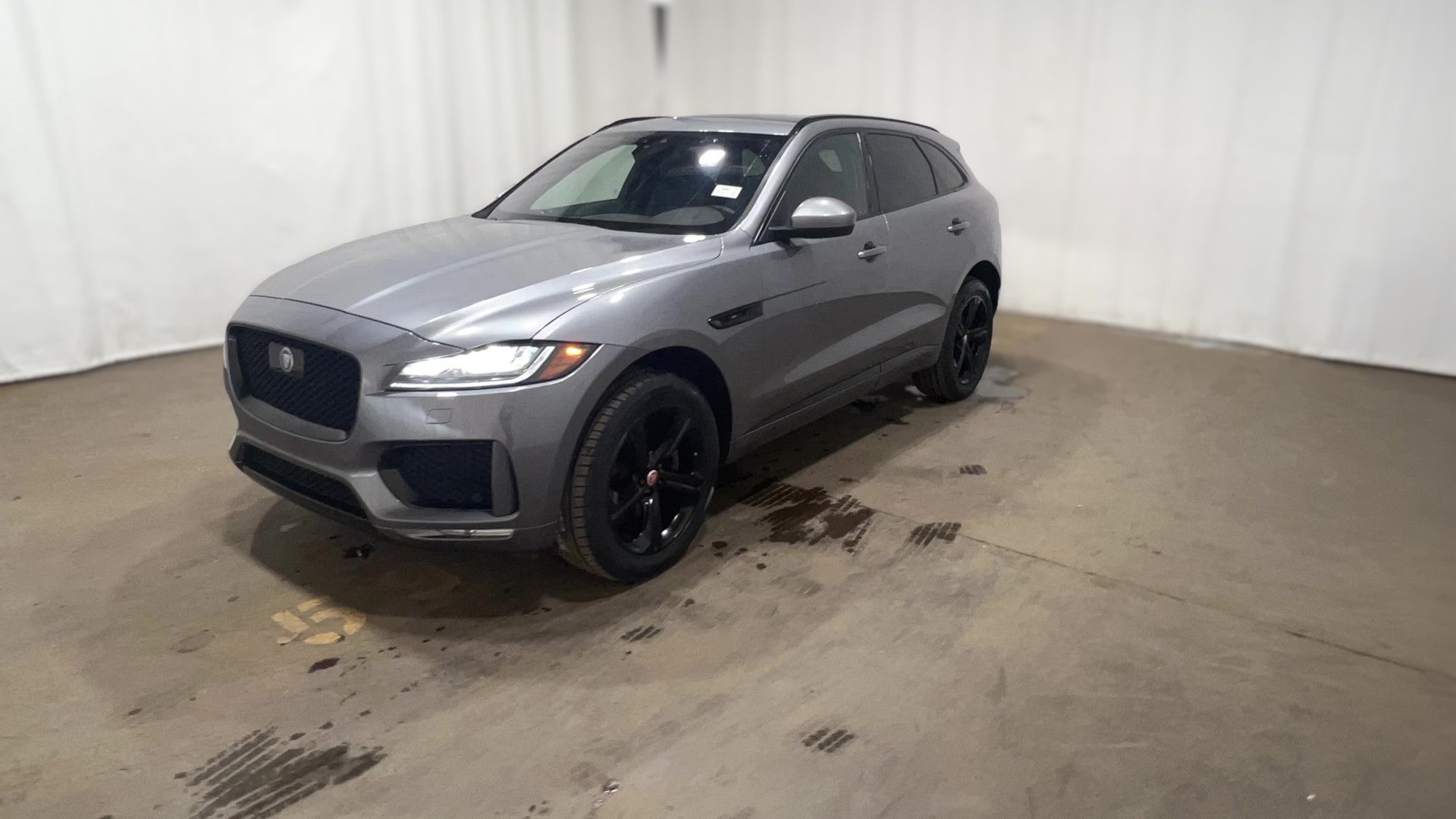 2020 Jaguar F-PACE vehicle photo