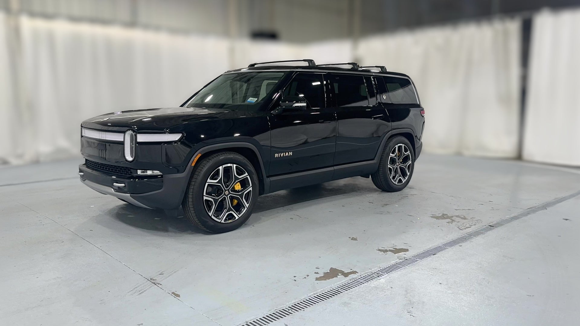 2024 Rivian R1S vehicle photo