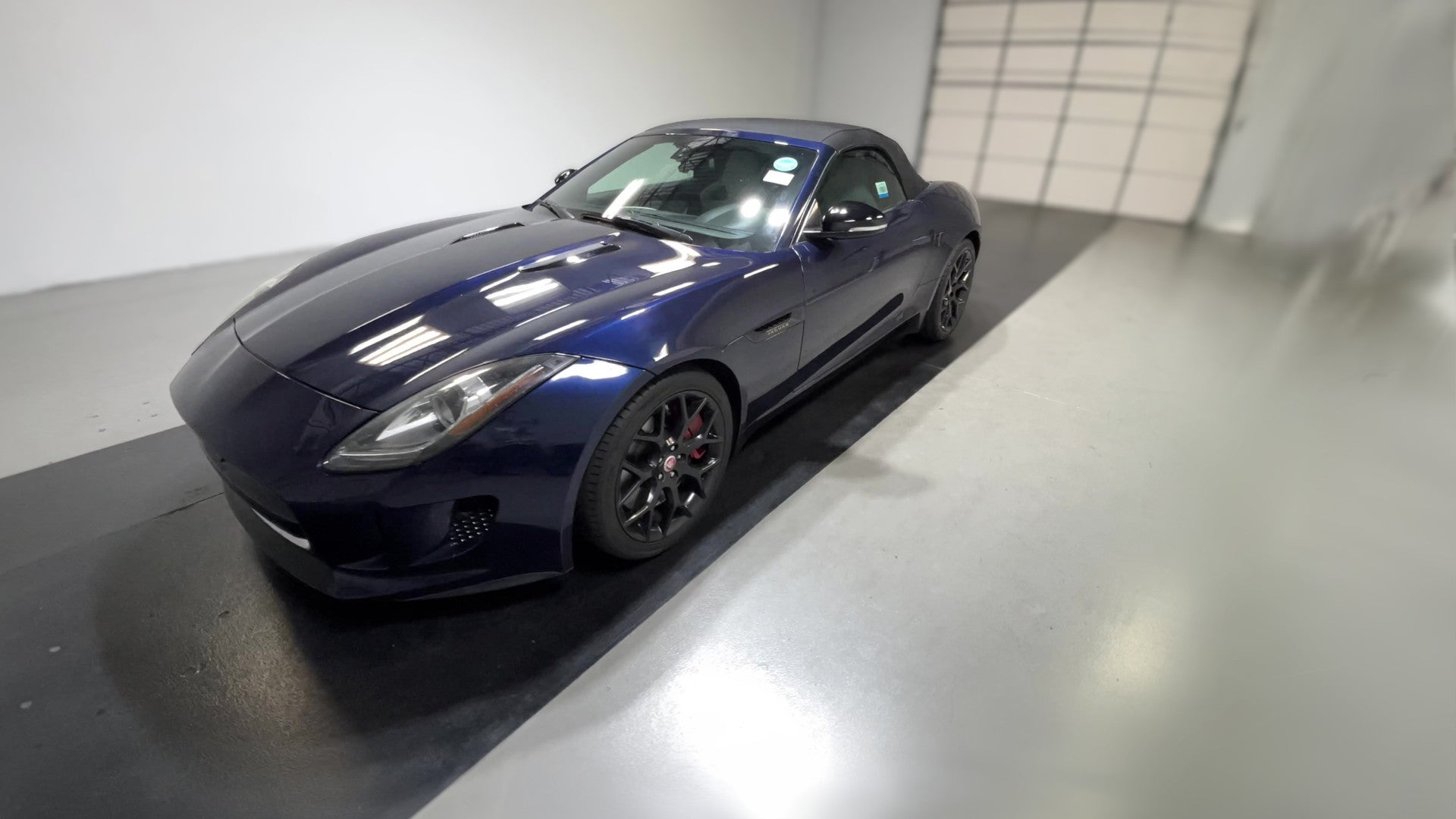 2014 Jaguar F-TYPE vehicle photo