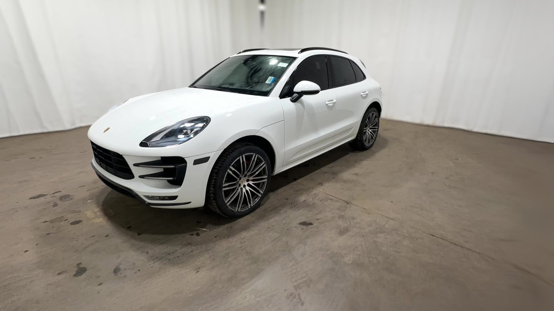 2017 Porsche Macan vehicle photo