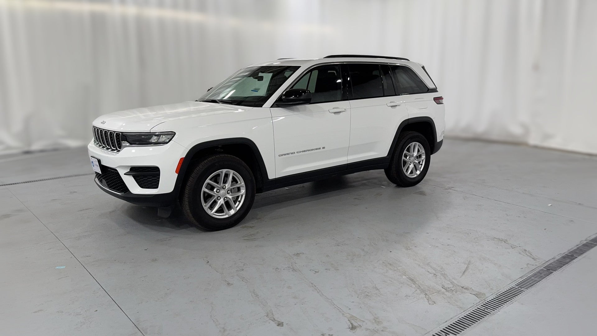 2025 Jeep Grand Cherokee vehicle photo