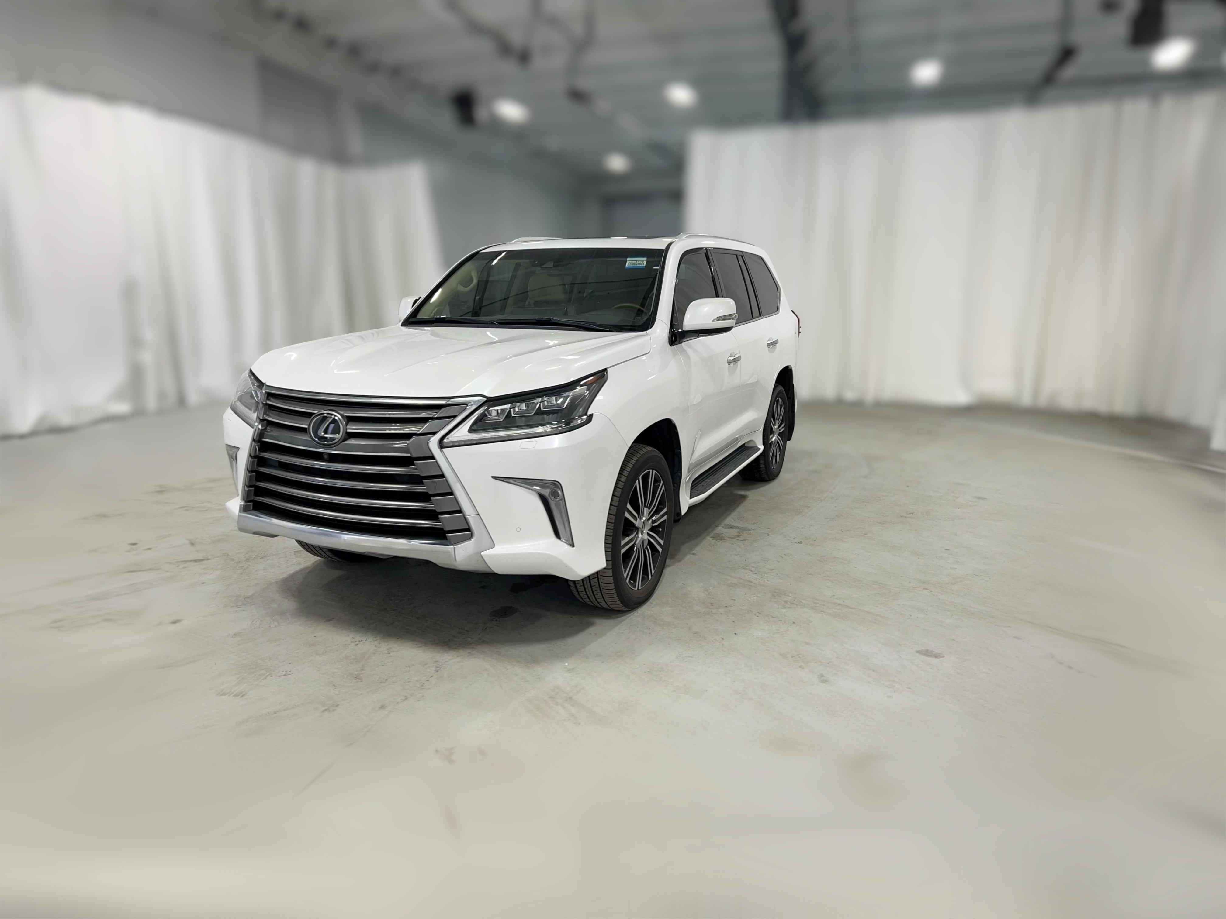 2021 Lexus LX 570 - Photo 34
