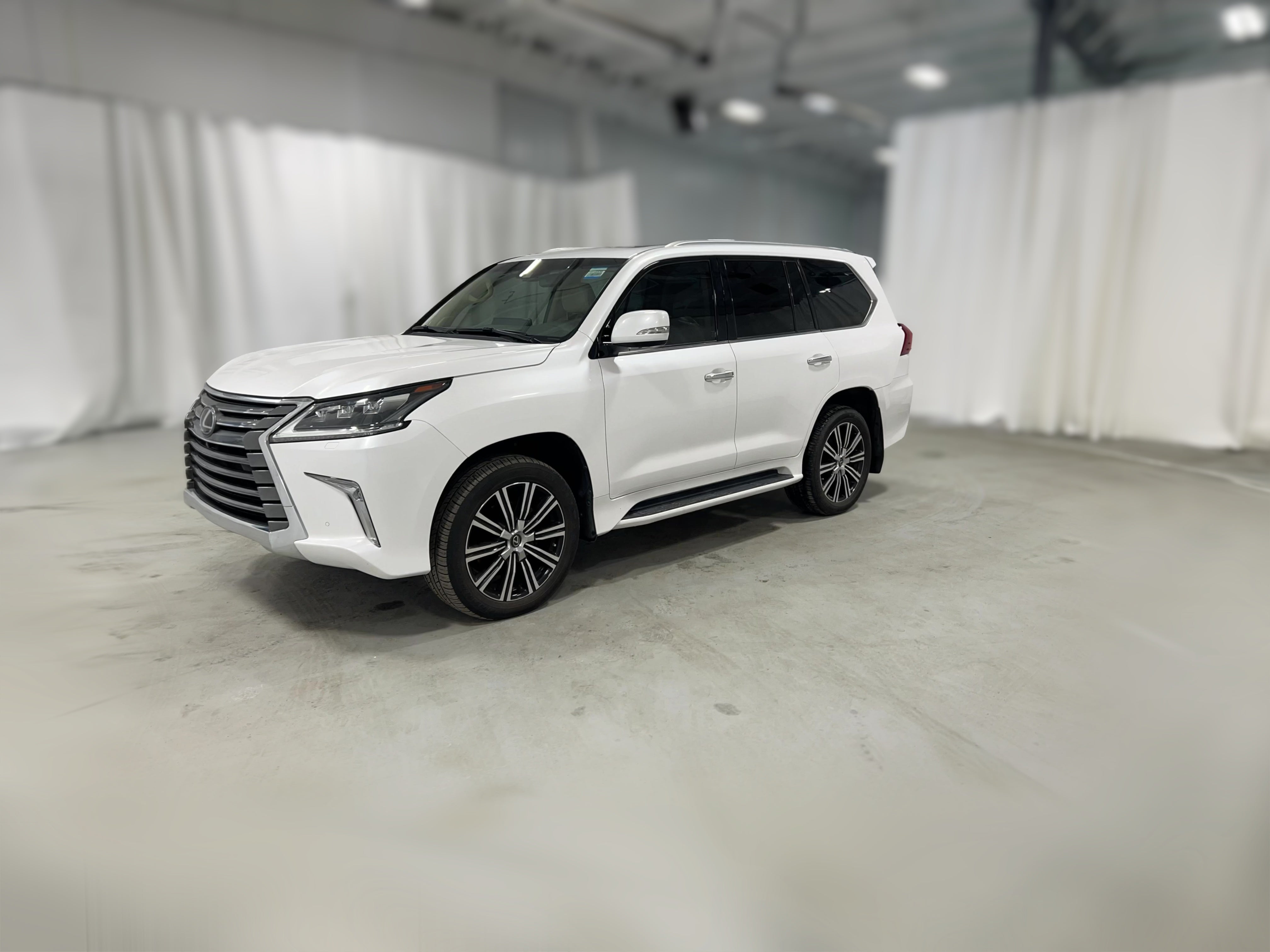 2021 Lexus LX 570 - Photo 35