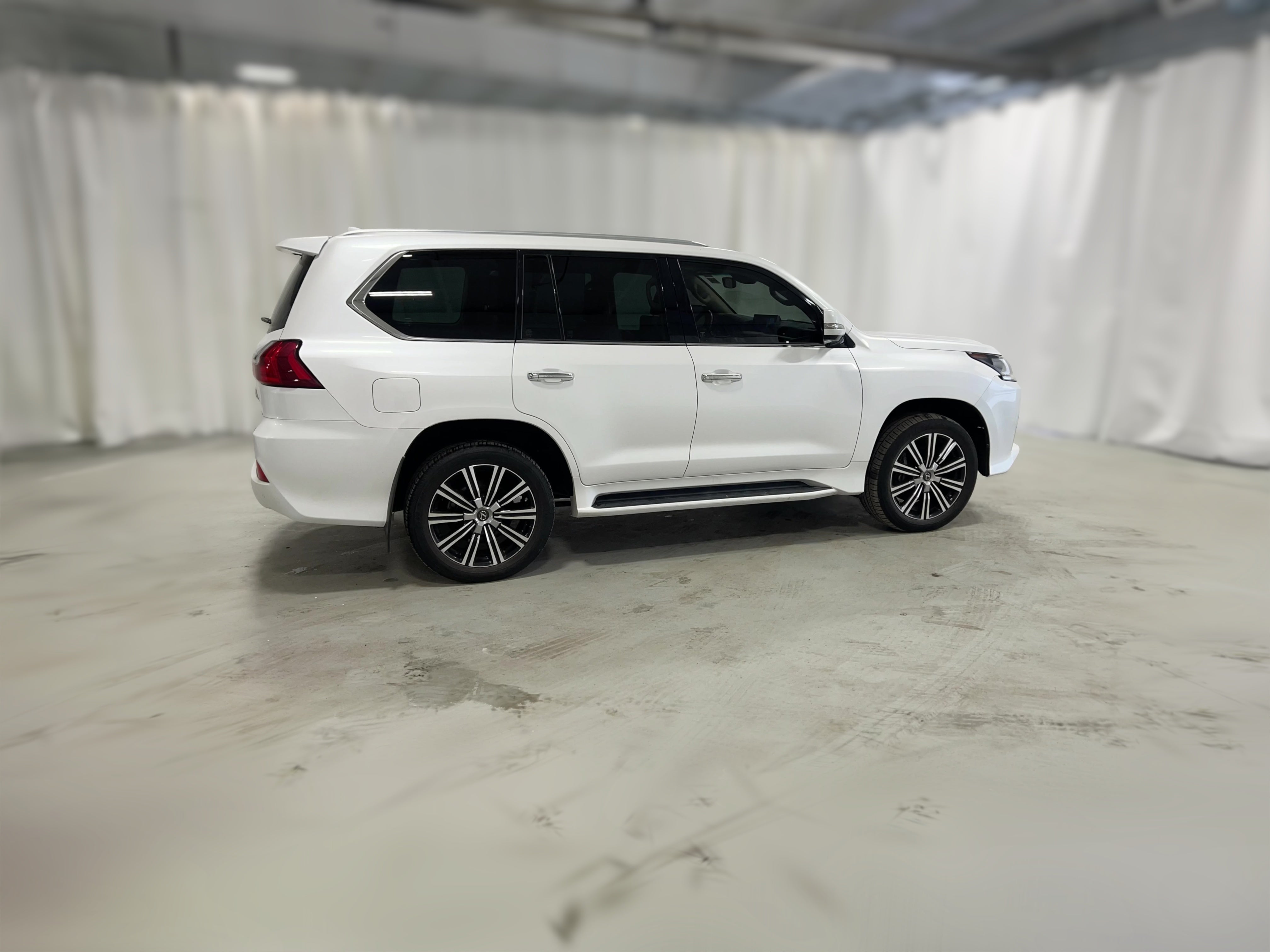 2021 Lexus LX 570 - Photo 44