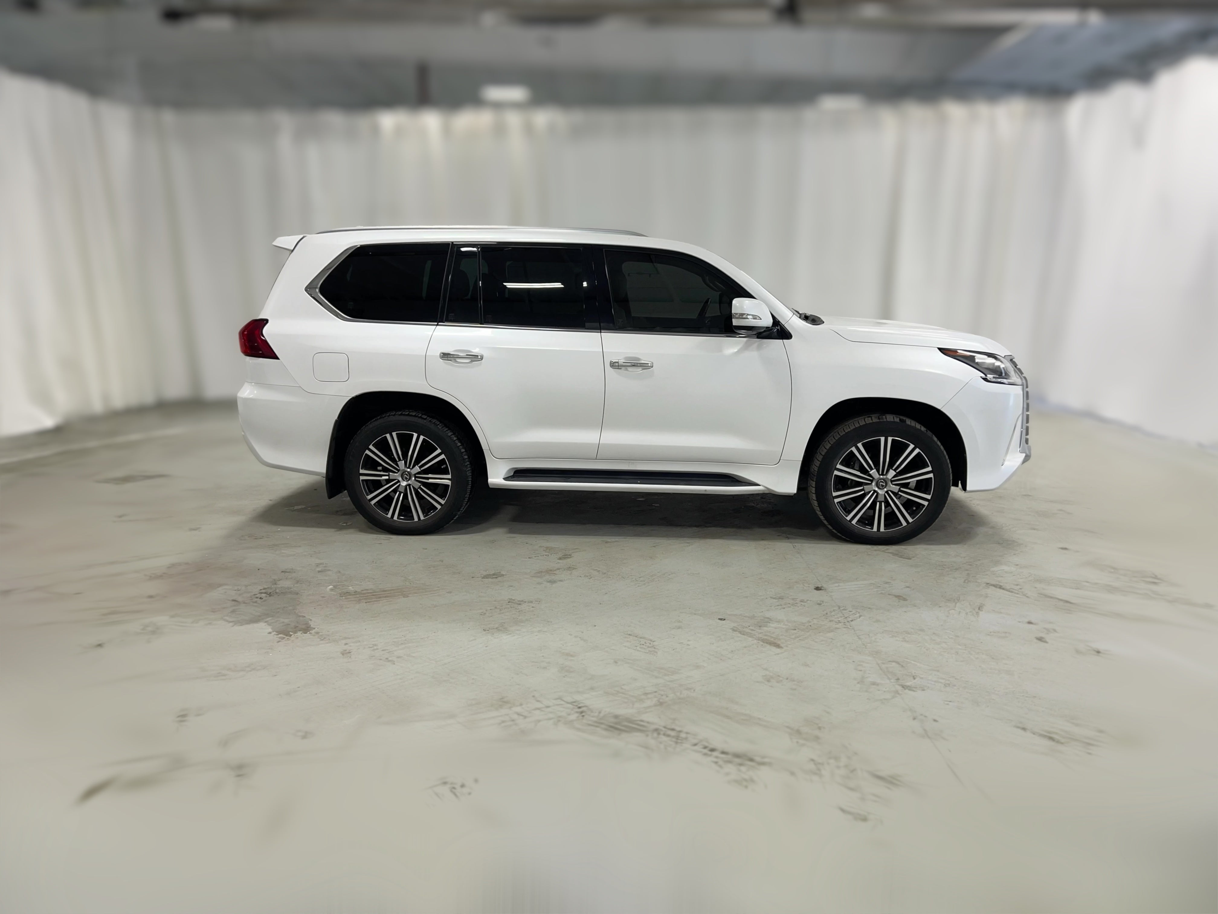 2021 Lexus LX 570 - Photo 45