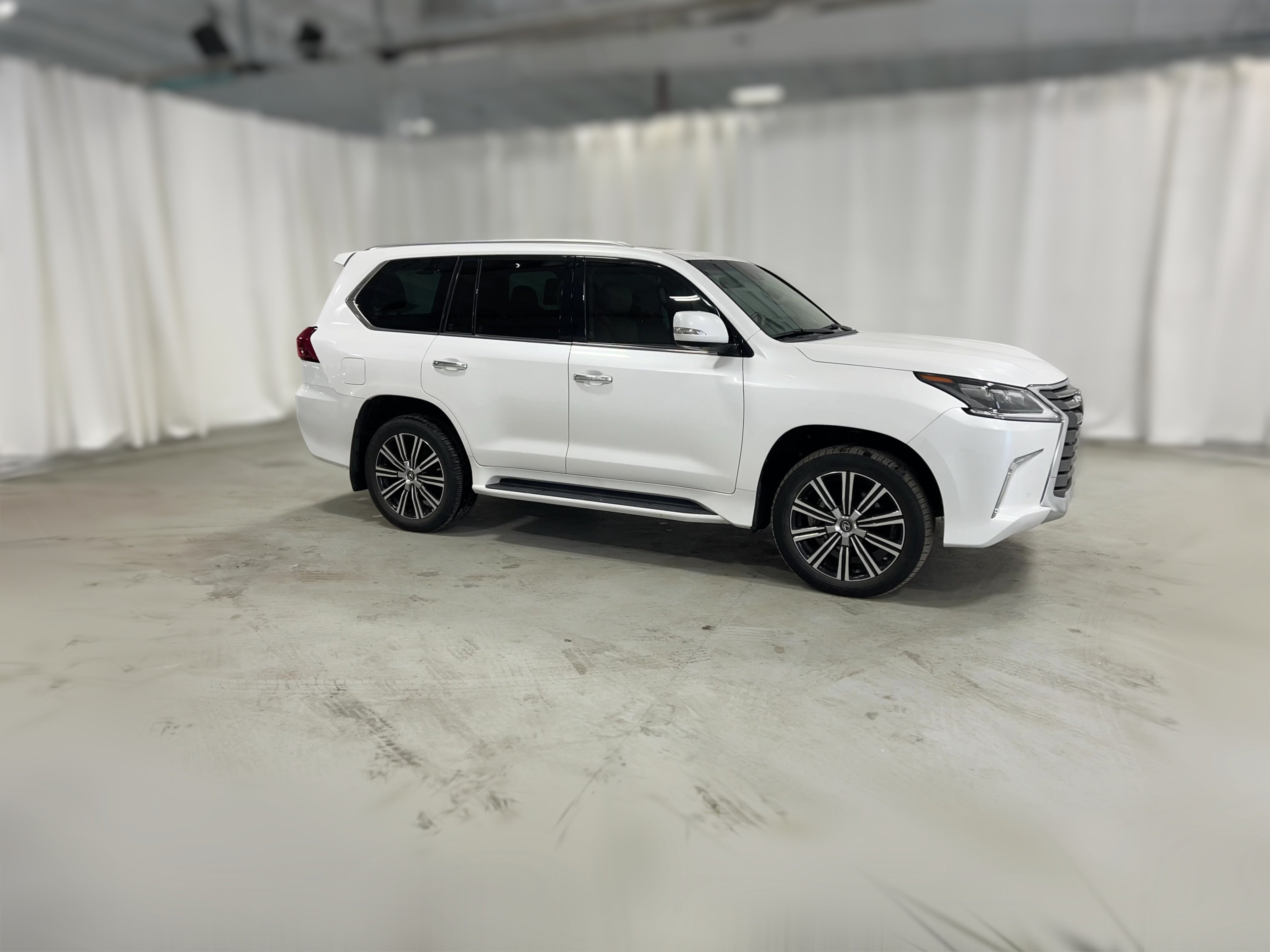 2021 Lexus LX 570 - Photo 46