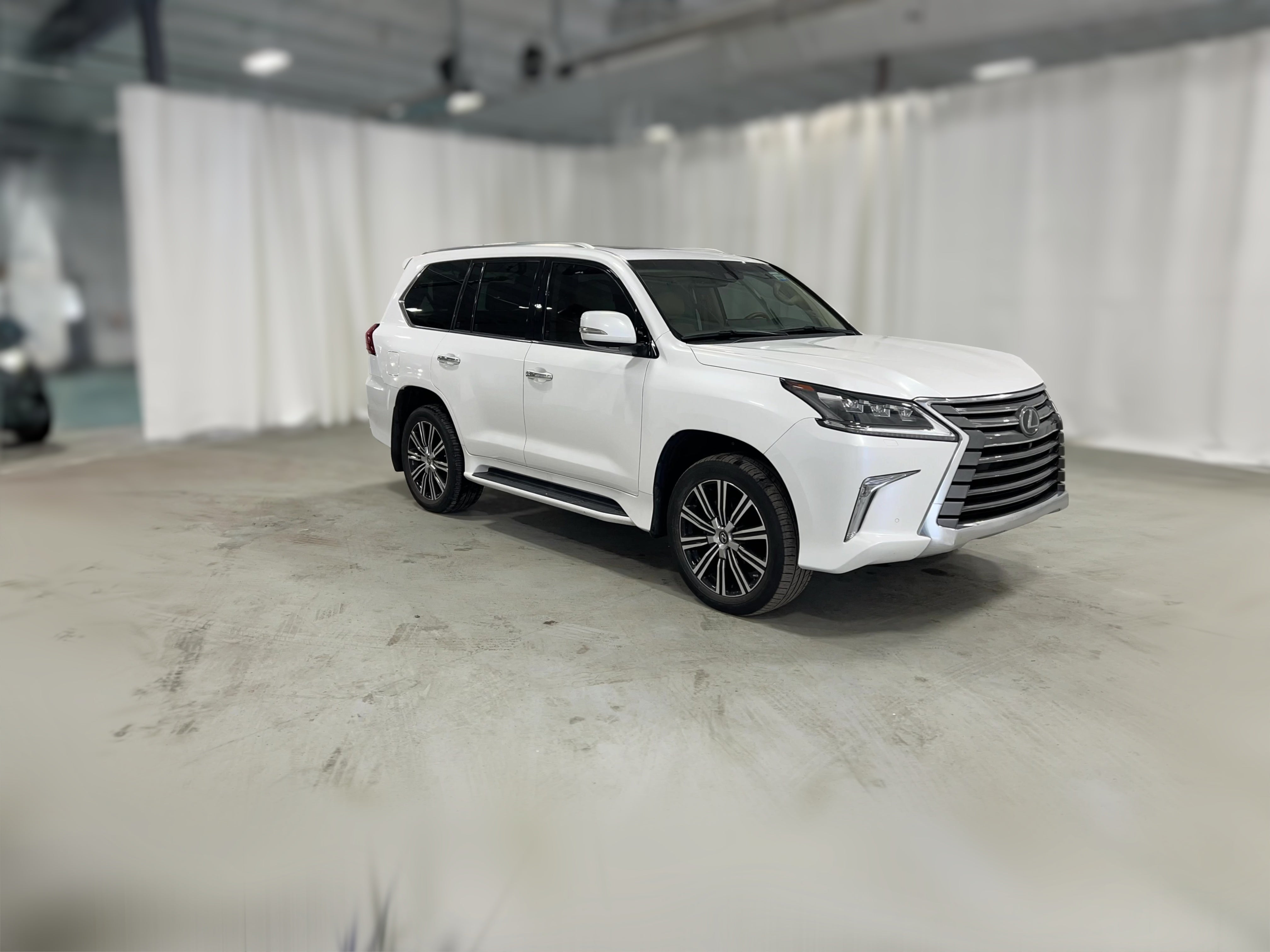 2021 Lexus LX 570 - Photo 47