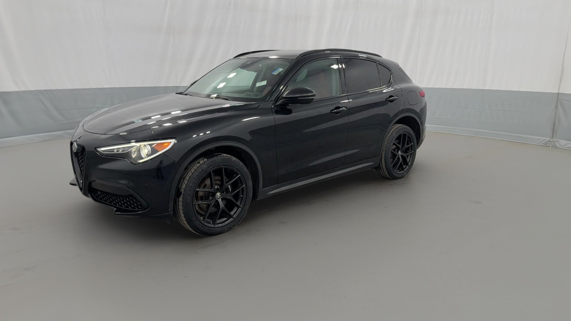 2019 Alfa Romeo Stelvio vehicle photo