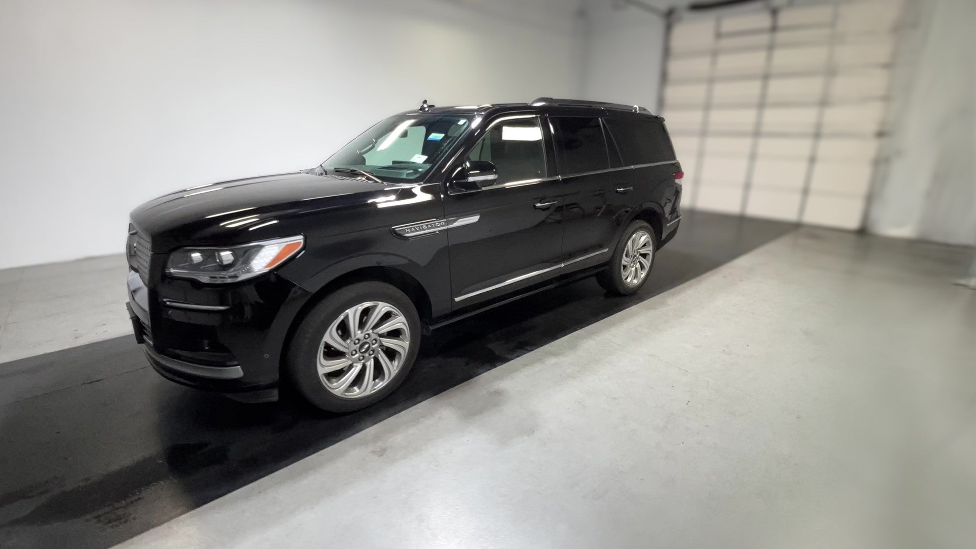 2024 Lincoln Navigator vehicle photo