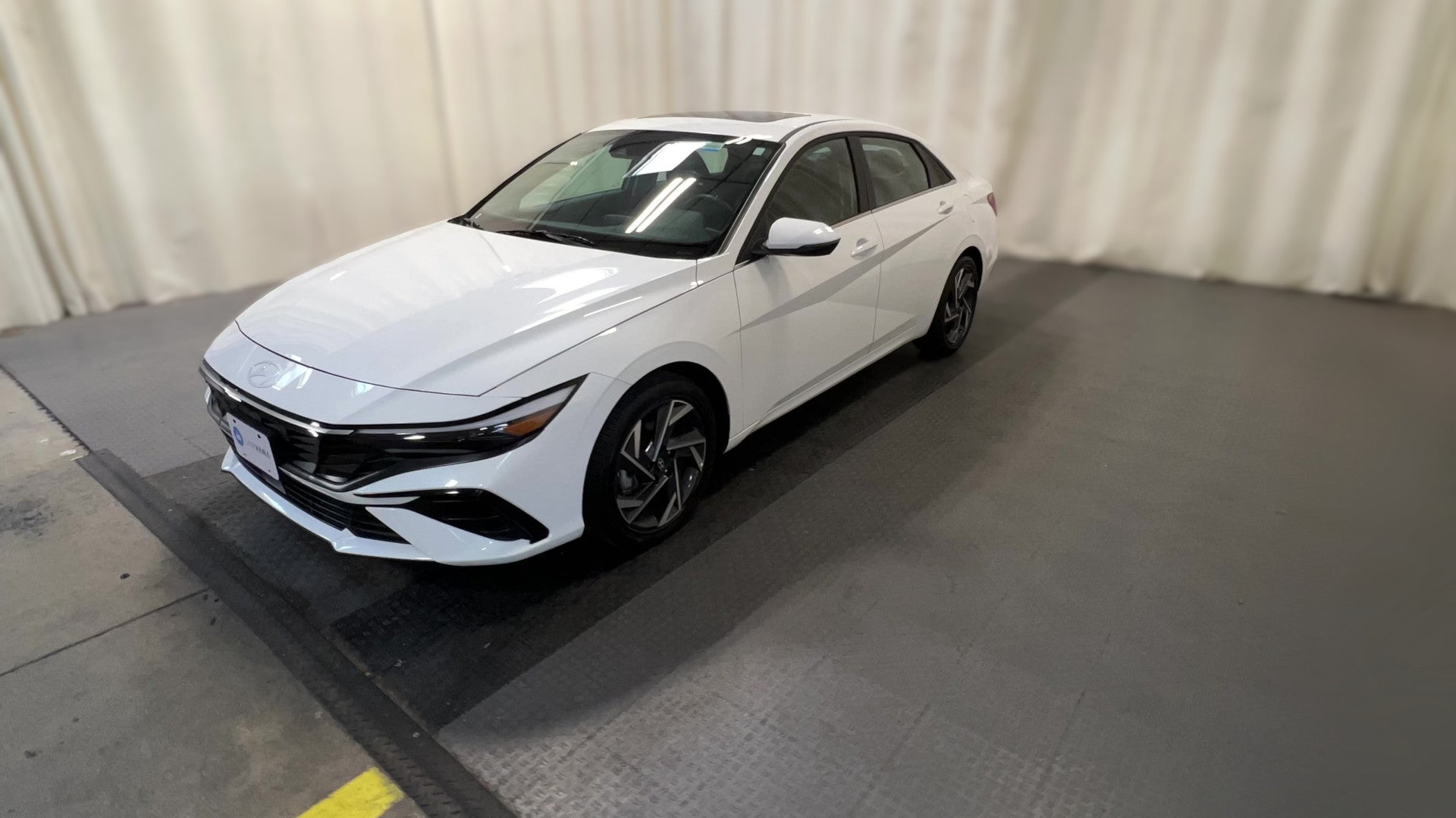 2025 Hyundai Elantra Hybrid vehicle photo