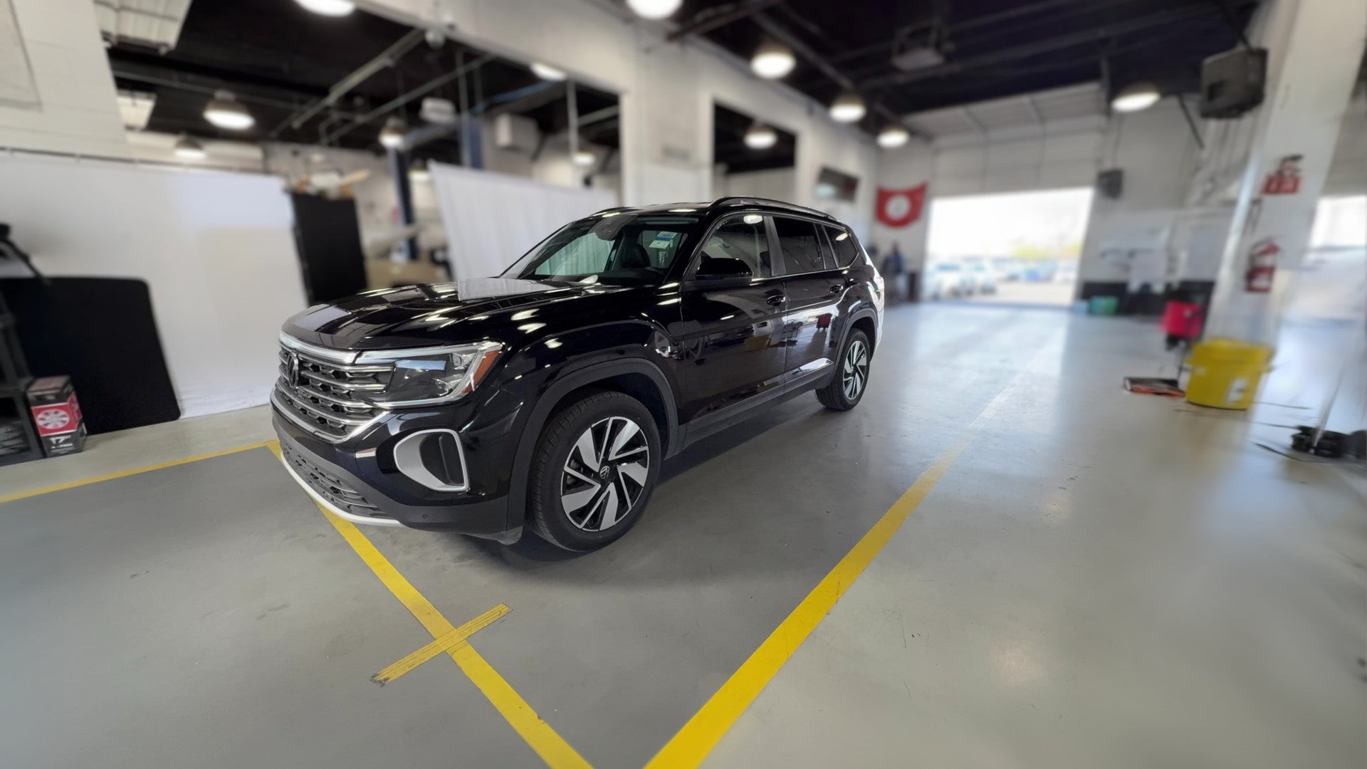 2025 Volkswagen Atlas vehicle photo