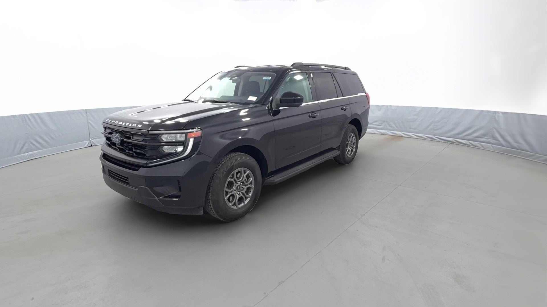 2025 Ford Expedition vehicle photo
