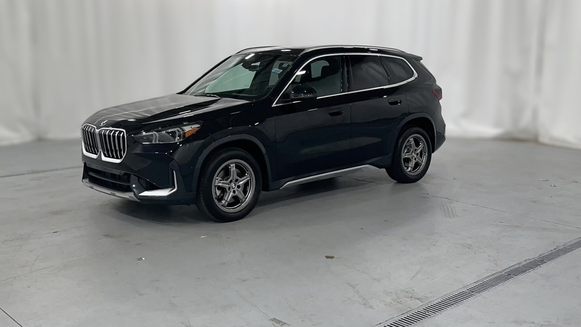 2025 BMW X1 vehicle photo