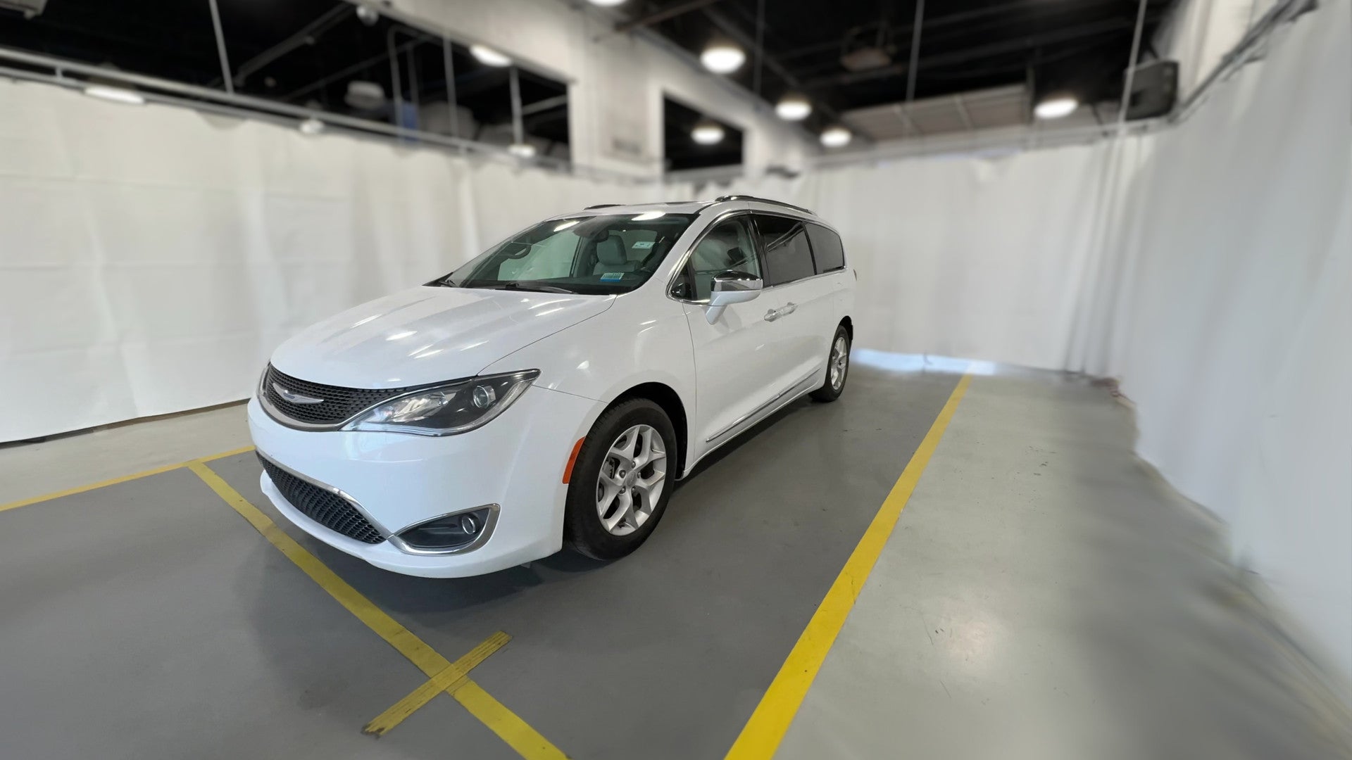 2020 Chrysler Pacifica vehicle photo