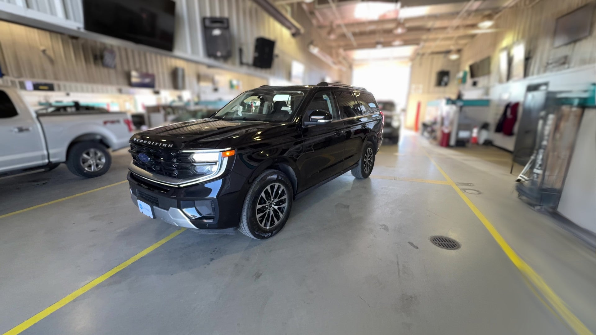 2025 Ford Expedition vehicle photo