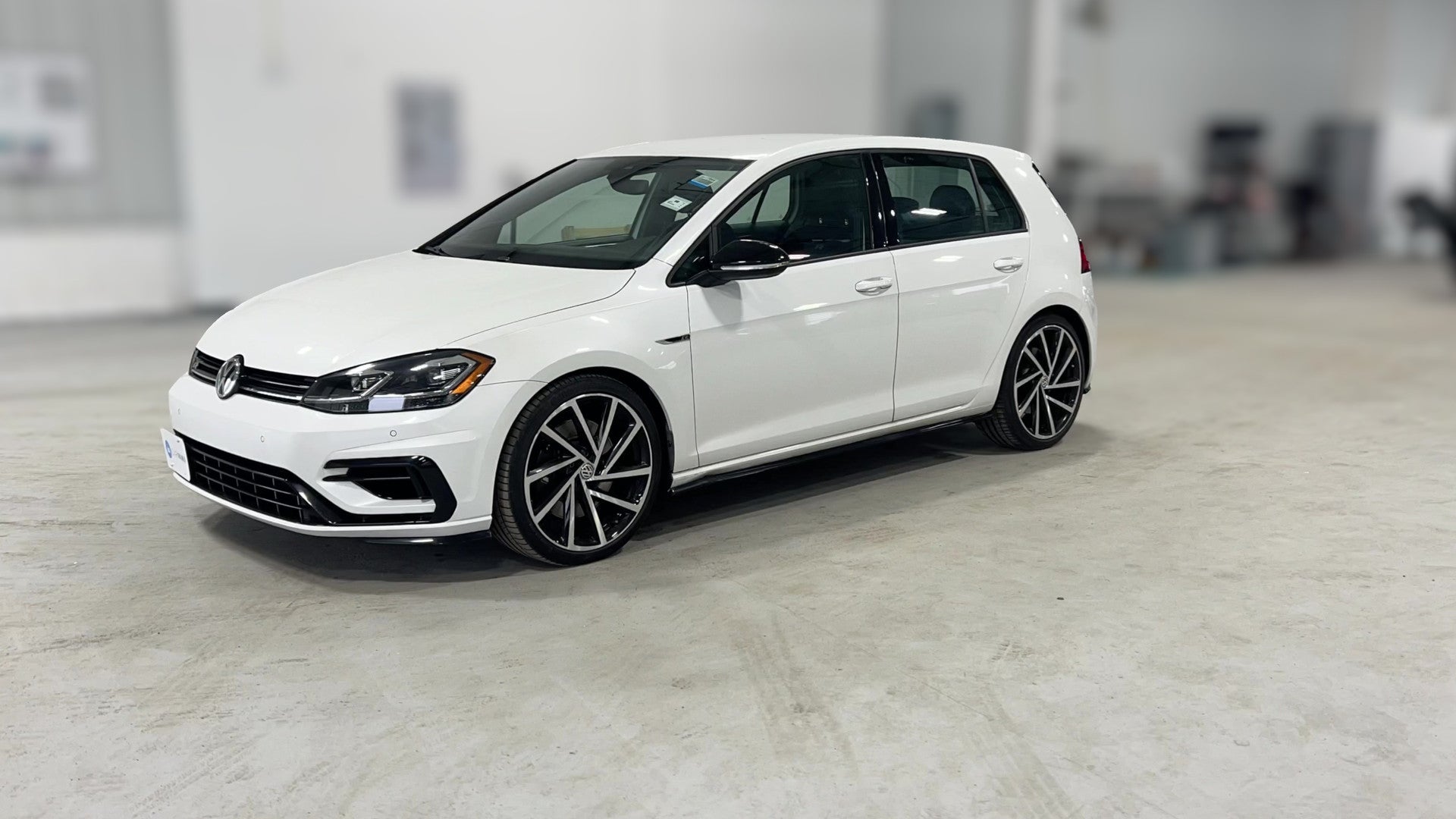 2018 Volkswagen Golf R vehicle photo
