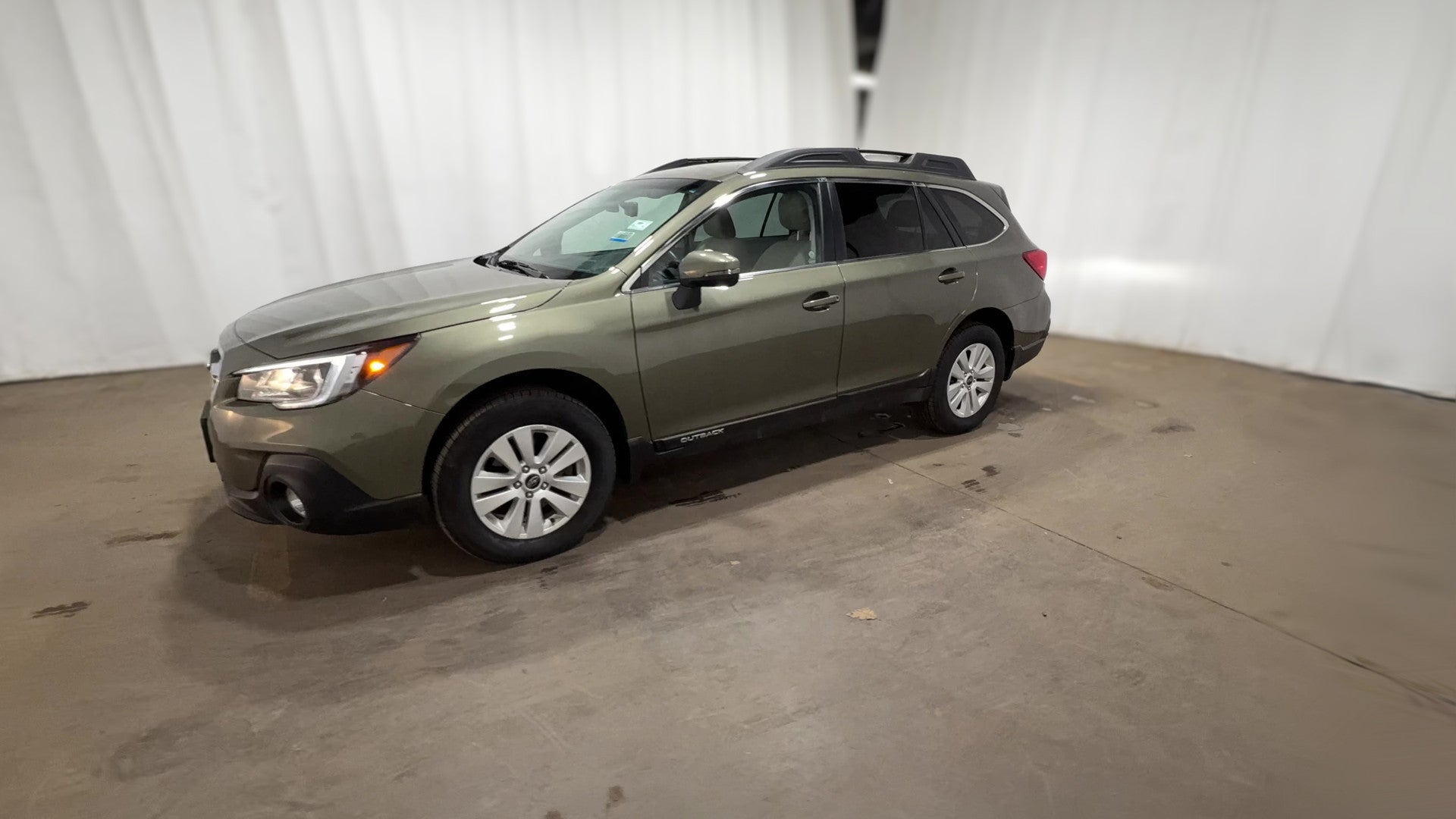 2018 Subaru Outback vehicle photo