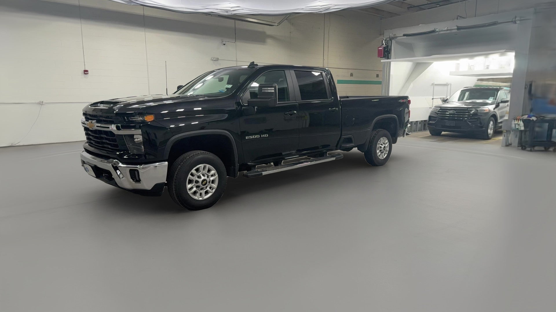 2025 Chevrolet Silverado 2500 HD Crew Cab vehicle photo