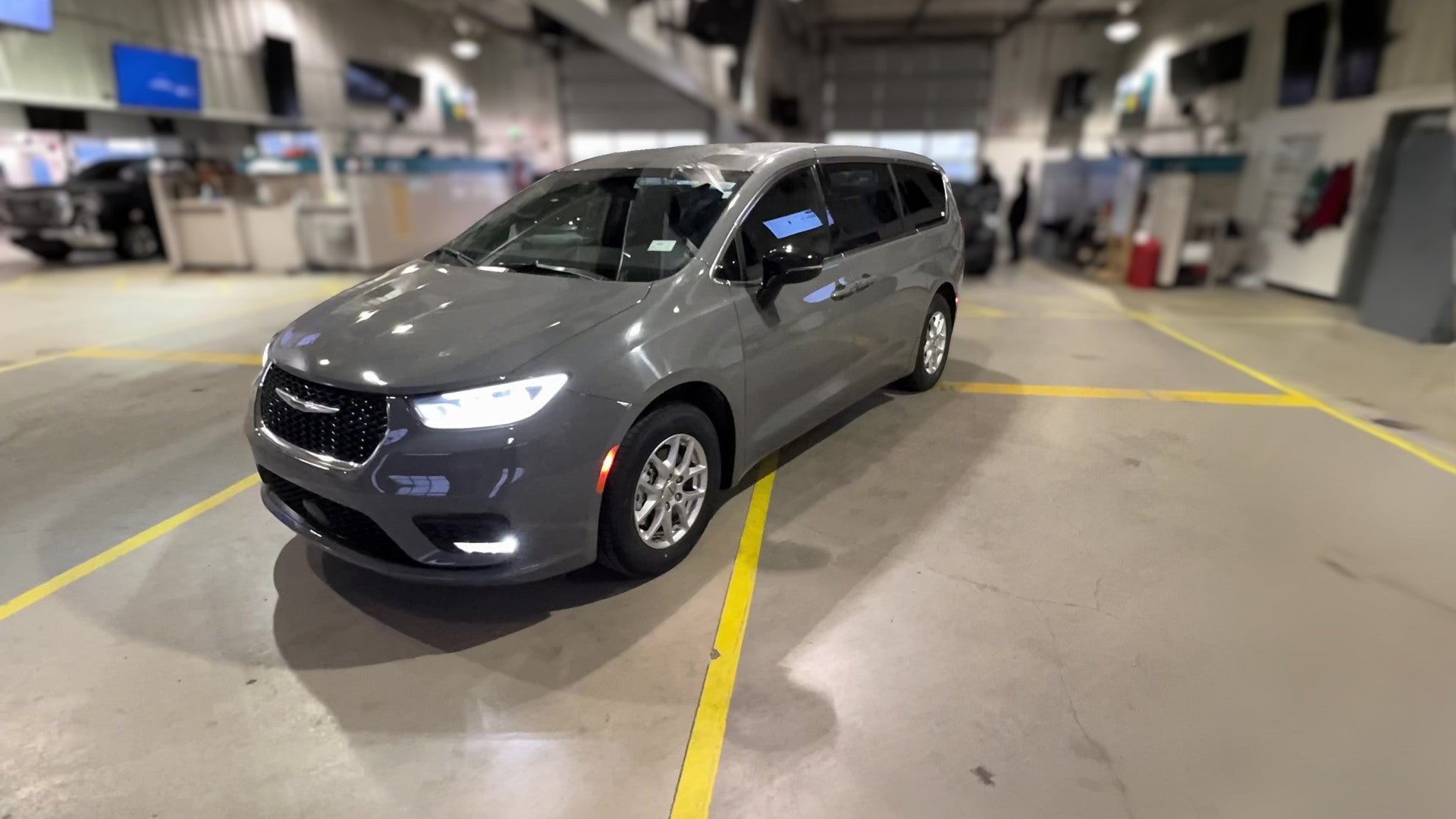 2024 Chrysler Pacifica vehicle photo