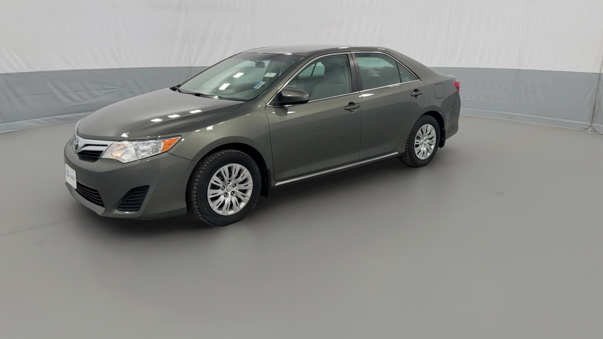 2014 Toyota Camry vehicle photo