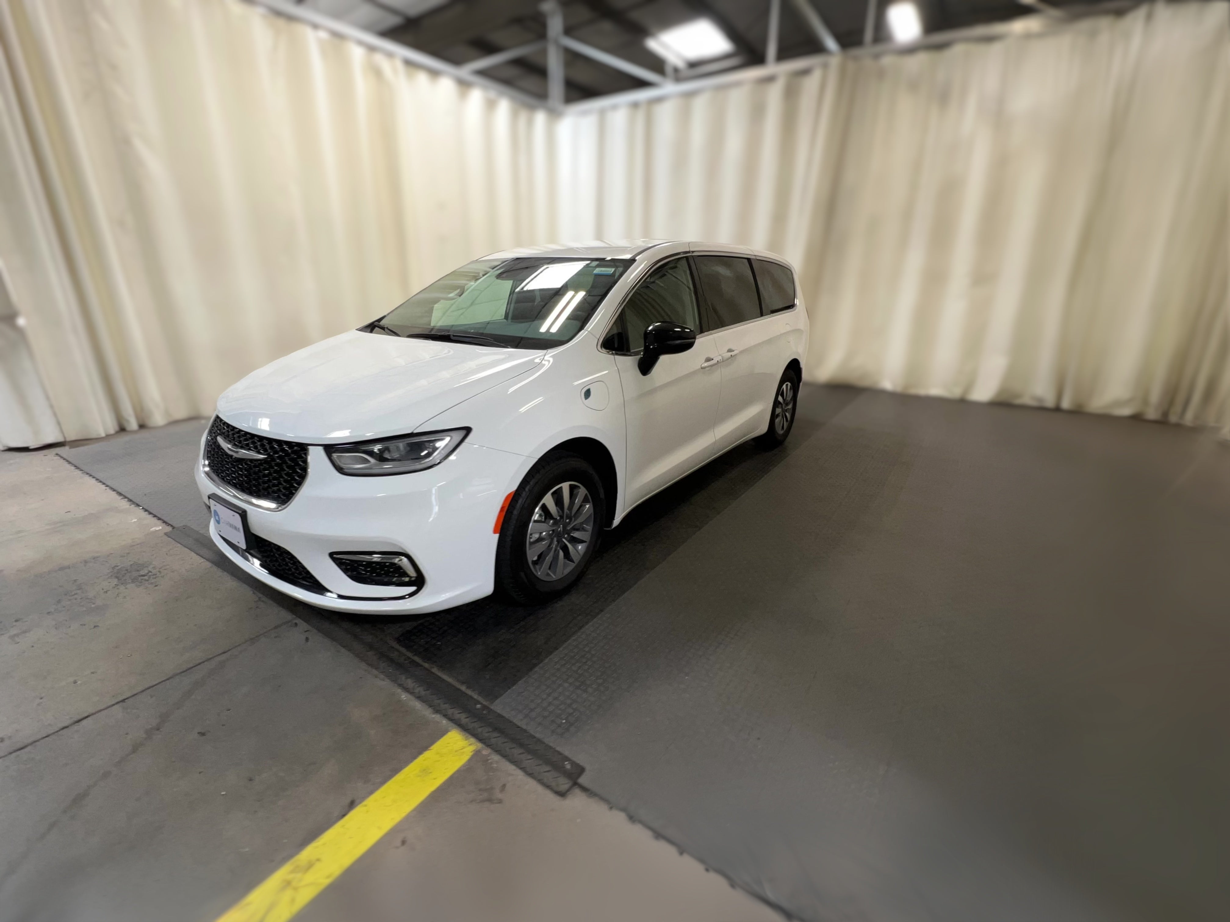 2024 Chrysler Pacifica PHEV Select - Photo 31