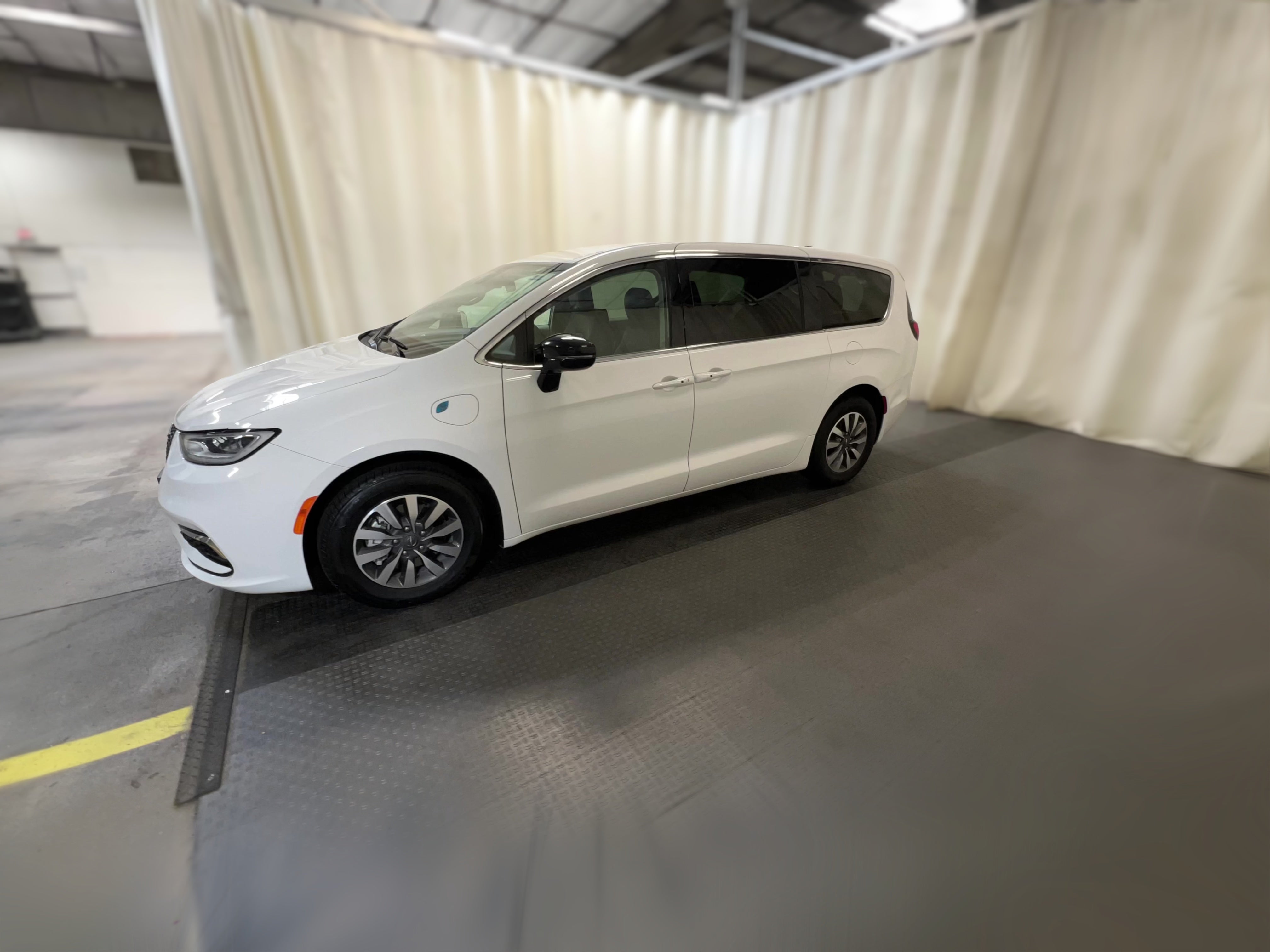 2024 Chrysler Pacifica PHEV Select - Photo 32